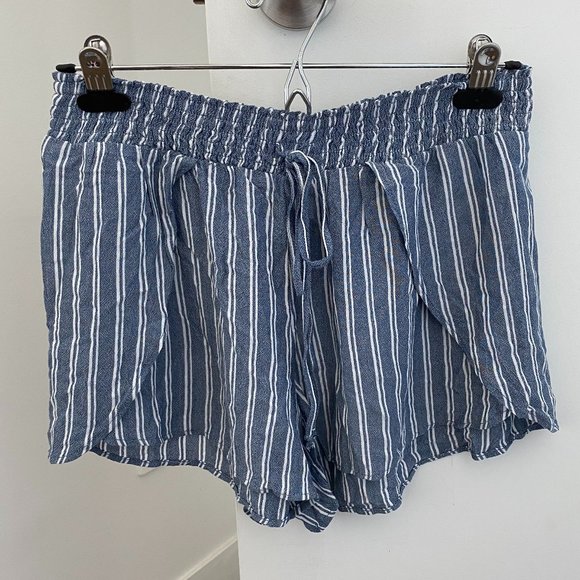 AMERICAN EAGLE BLUE & WHITE STRIPED SHORTS - Picture 2 of 7